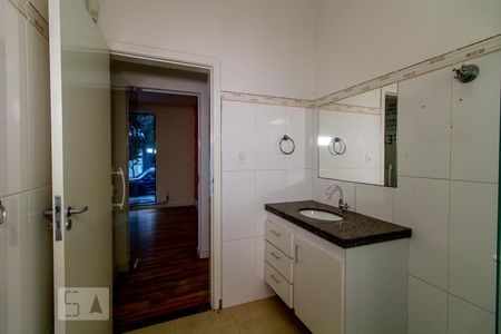 Casa à venda com 160m², 2 quartos e 4 vagas Casa à venda com 160m², 2 quartos e 4 vagasBanheiro Social