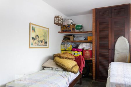 Casa à venda com 800m², 3 quartos e 2 vagas Casa à venda com 800m², 3 quartos e 2 vagasQuarto de Serviço