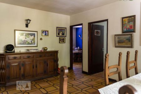 Casa à venda com 800m², 3 quartos e 2 vagas Casa à venda com 800m², 3 quartos e 2 vagasSala de Jantar