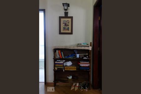 Casa à venda com 800m², 3 quartos e 2 vagas Casa à venda com 800m², 3 quartos e 2 vagasCorredor