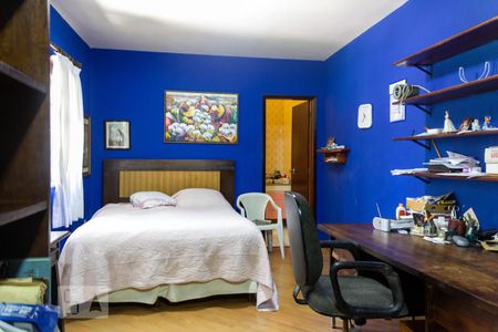 Casa à venda com 800m², 3 quartos e 2 vagas Casa à venda com 800m², 3 quartos e 2 vagasSuíte