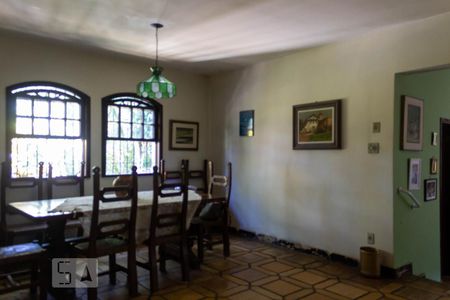 Casa à venda com 800m², 3 quartos e 2 vagas Casa à venda com 800m², 3 quartos e 2 vagasSala de Jantar