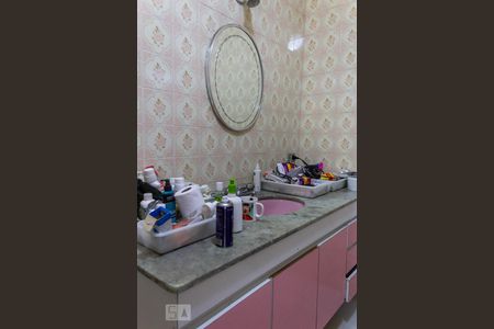 Casa à venda com 800m², 3 quartos e 2 vagas Casa à venda com 800m², 3 quartos e 2 vagasBanheiro Suíte