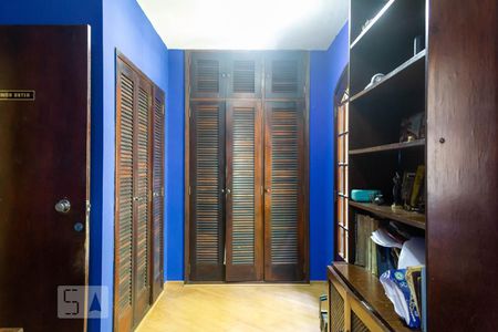 Casa à venda com 800m², 3 quartos e 2 vagas Casa à venda com 800m², 3 quartos e 2 vagasSuíte