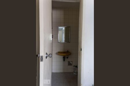 Casa à venda com 800m², 3 quartos e 2 vagas Casa à venda com 800m², 3 quartos e 2 vagasBanheiro de Serviço