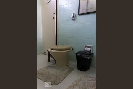 Casa à venda com 800m², 3 quartos e 2 vagas Casa à venda com 800m², 3 quartos e 2 vagasBanheiro