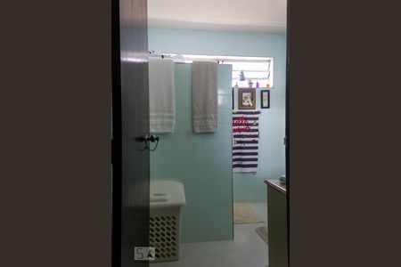 Casa à venda com 800m², 3 quartos e 2 vagas Casa à venda com 800m², 3 quartos e 2 vagasBanheiro