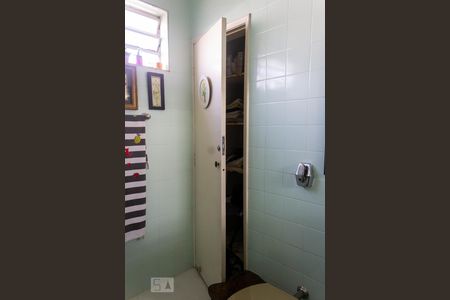 Casa à venda com 800m², 3 quartos e 2 vagas Casa à venda com 800m², 3 quartos e 2 vagasBanheiro