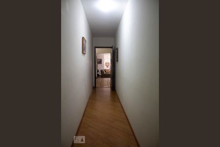 Casa à venda com 800m², 3 quartos e 2 vagas Casa à venda com 800m², 3 quartos e 2 vagasCorredor