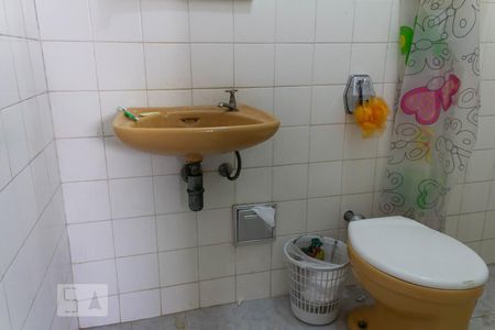 Casa à venda com 800m², 3 quartos e 2 vagas Casa à venda com 800m², 3 quartos e 2 vagasBanheiro de Serviço