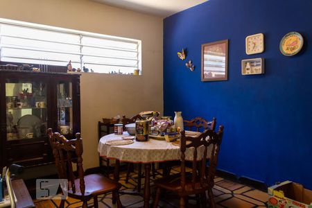 Casa à venda com 800m², 3 quartos e 2 vagas Casa à venda com 800m², 3 quartos e 2 vagasSala