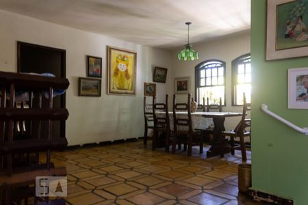 Casa à venda com 800m², 3 quartos e 2 vagas Casa à venda com 800m², 3 quartos e 2 vagasSala de Jantar