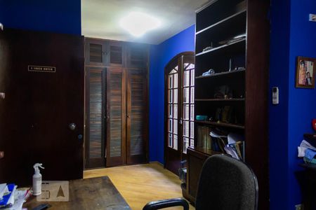 Casa à venda com 800m², 3 quartos e 2 vagas Casa à venda com 800m², 3 quartos e 2 vagasSuíte