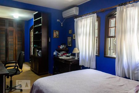 Casa à venda com 800m², 3 quartos e 2 vagas Casa à venda com 800m², 3 quartos e 2 vagasSuíte