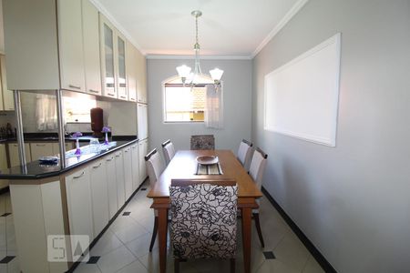 Casa à venda com 352m², 4 quartos e 5 vagasCozinha