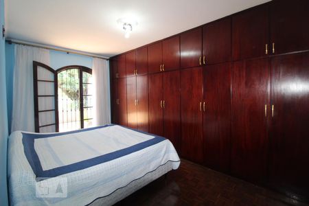 Casa à venda com 352m², 4 quartos e 5 vagasQuarto 1 suite