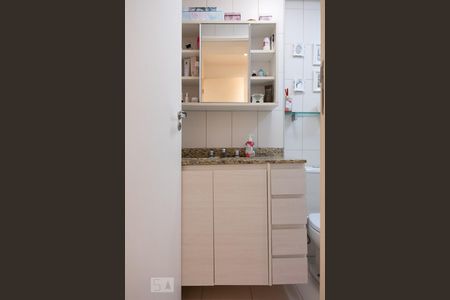 Apartamento à venda com 96m², 3 quartos e 2 vagas Apartamento à venda com 96m², 3 quartos e 2 vagasBanheiro da Suíte
