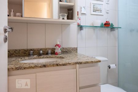 Apartamento à venda com 96m², 3 quartos e 2 vagas Apartamento à venda com 96m², 3 quartos e 2 vagasBanheiro da Suíte