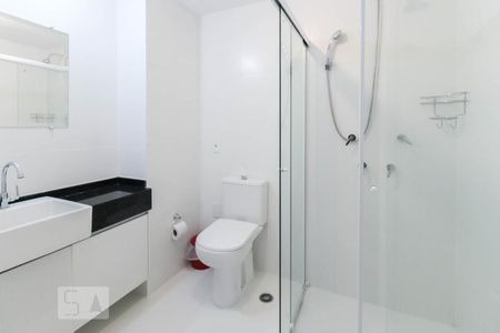 Banheiro de kitnet/studio para alugar com 1 quarto, 25m² em Indianópolis, São Paulo