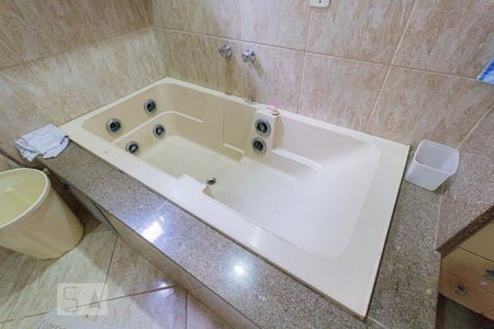 Casa à venda com 225m², 3 quartos e 2 vagasBanheiro da Suíte (2º andar)