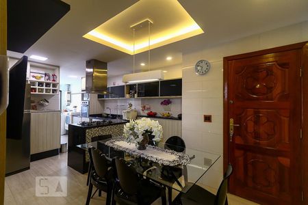 Apartamento à venda com 220m², 2 quartos e 2 vagasCozinha