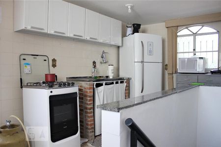 Casa de condomínio à venda com 300m², 5 quartos e 2 vagas Casa de condomínio à venda com 300m², 5 quartos e 2 vagasCozinha terceiro Piso