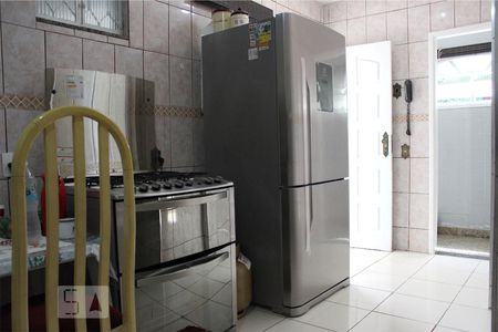 Casa de condomínio à venda com 300m², 5 quartos e 2 vagas Casa de condomínio à venda com 300m², 5 quartos e 2 vagasCozinha primeiro Piso