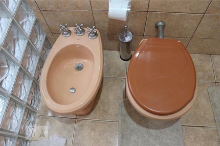 Casa de condomínio à venda com 300m², 5 quartos e 2 vagas Casa de condomínio à venda com 300m², 5 quartos e 2 vagasBanheiro da Suíte 2