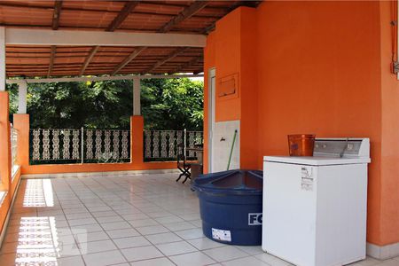 Casa de condomínio à venda com 300m², 5 quartos e 2 vagas Casa de condomínio à venda com 300m², 5 quartos e 2 vagasTerraço