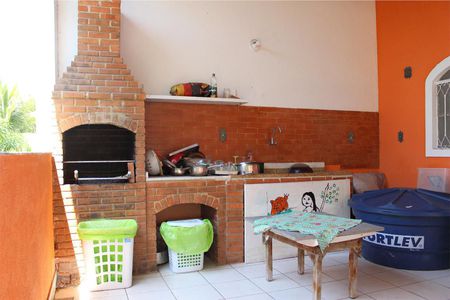 Casa de condomínio à venda com 300m², 5 quartos e 2 vagas Casa de condomínio à venda com 300m², 5 quartos e 2 vagasTerraço