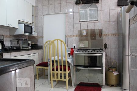 Casa de condomínio à venda com 300m², 5 quartos e 2 vagas Casa de condomínio à venda com 300m², 5 quartos e 2 vagasCozinha primeiro Piso