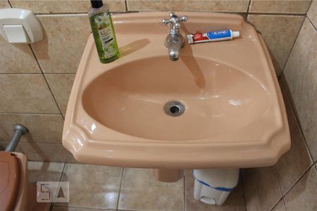 Casa de condomínio à venda com 300m², 5 quartos e 2 vagas Casa de condomínio à venda com 300m², 5 quartos e 2 vagasBanheiro da Suíte 2