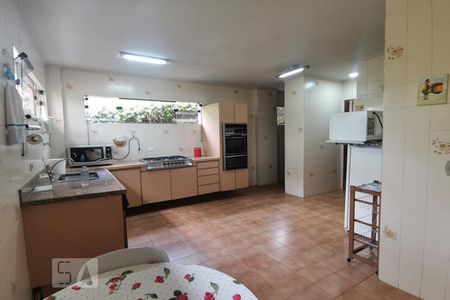 Casa à venda com 345m², 4 quartos e 4 vagas Casa à venda com 345m², 4 quartos e 4 vagasCozinha