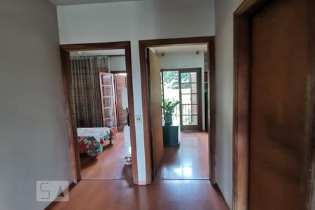 Casa à venda com 345m², 4 quartos e 4 vagas Casa à venda com 345m², 4 quartos e 4 vagasDetalhe