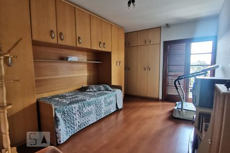 Casa à venda com 345m², 4 quartos e 4 vagas Casa à venda com 345m², 4 quartos e 4 vagasQuarto-4