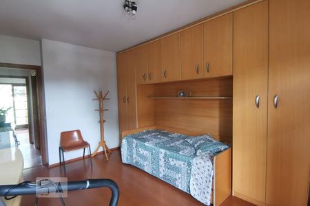 Casa à venda com 345m², 4 quartos e 4 vagas Casa à venda com 345m², 4 quartos e 4 vagasQuarto-4