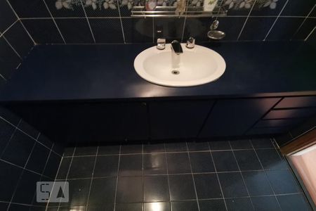 Casa à venda com 345m², 4 quartos e 4 vagas Casa à venda com 345m², 4 quartos e 4 vagasBanheiro Corredor