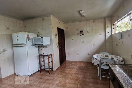 Casa à venda com 345m², 4 quartos e 4 vagas Casa à venda com 345m², 4 quartos e 4 vagasCozinha