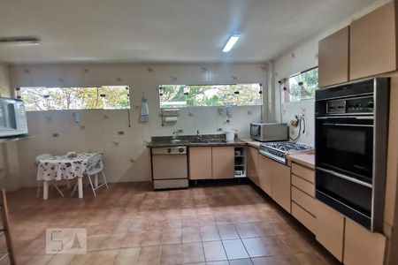 Casa à venda com 345m², 4 quartos e 4 vagas Casa à venda com 345m², 4 quartos e 4 vagasCozinha