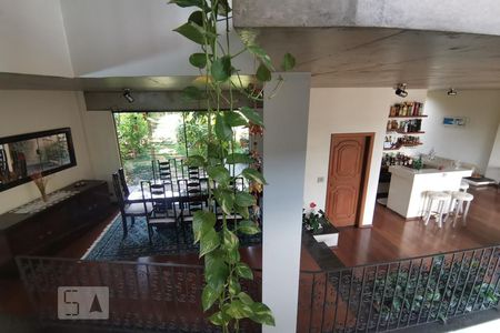 Casa à venda com 345m², 4 quartos e 4 vagas Casa à venda com 345m², 4 quartos e 4 vagasDetalhe