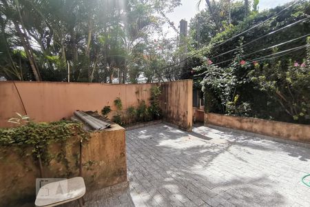 Casa à venda com 345m², 4 quartos e 4 vagas Casa à venda com 345m², 4 quartos e 4 vagasQuintal