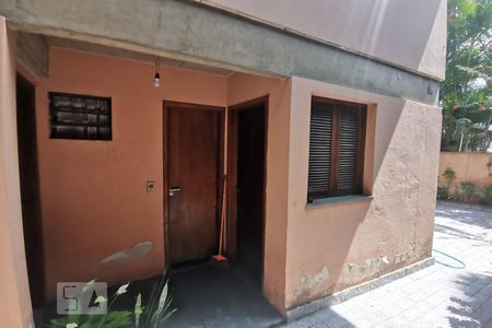 Casa à venda com 345m², 4 quartos e 4 vagas Casa à venda com 345m², 4 quartos e 4 vagasQuarto de Serviço