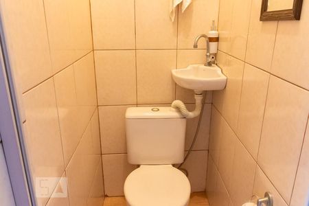 Casa à venda com 220m², 3 quartos e 2 vagas Casa à venda com 220m², 3 quartos e 2 vagasBanheiro de Serviço