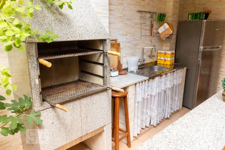 Casa à venda com 220m², 3 quartos e 2 vagas Casa à venda com 220m², 3 quartos e 2 vagasChurrasqueira