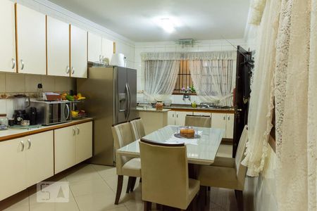 Casa à venda com 220m², 3 quartos e 2 vagas Casa à venda com 220m², 3 quartos e 2 vagasCozinha