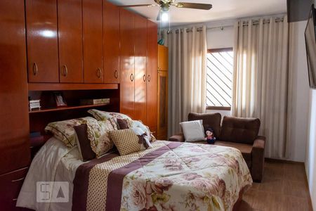 Casa à venda com 220m², 3 quartos e 2 vagas Casa à venda com 220m², 3 quartos e 2 vagasSuíte