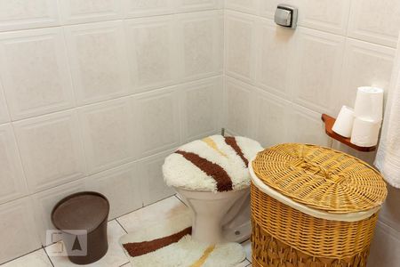 Casa à venda com 220m², 3 quartos e 2 vagas Casa à venda com 220m², 3 quartos e 2 vagasDetalhe do Banheiro da Suite