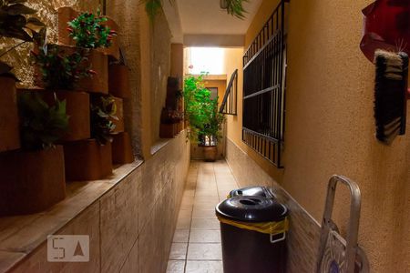 Casa à venda com 220m², 3 quartos e 2 vagas Casa à venda com 220m², 3 quartos e 2 vagasCorredor