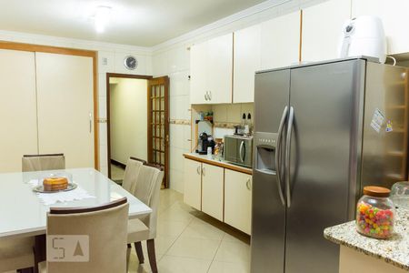 Casa à venda com 220m², 3 quartos e 2 vagas Casa à venda com 220m², 3 quartos e 2 vagasCozinha