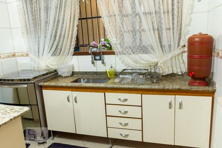 Casa à venda com 220m², 3 quartos e 2 vagas Casa à venda com 220m², 3 quartos e 2 vagasCozinha - Armários